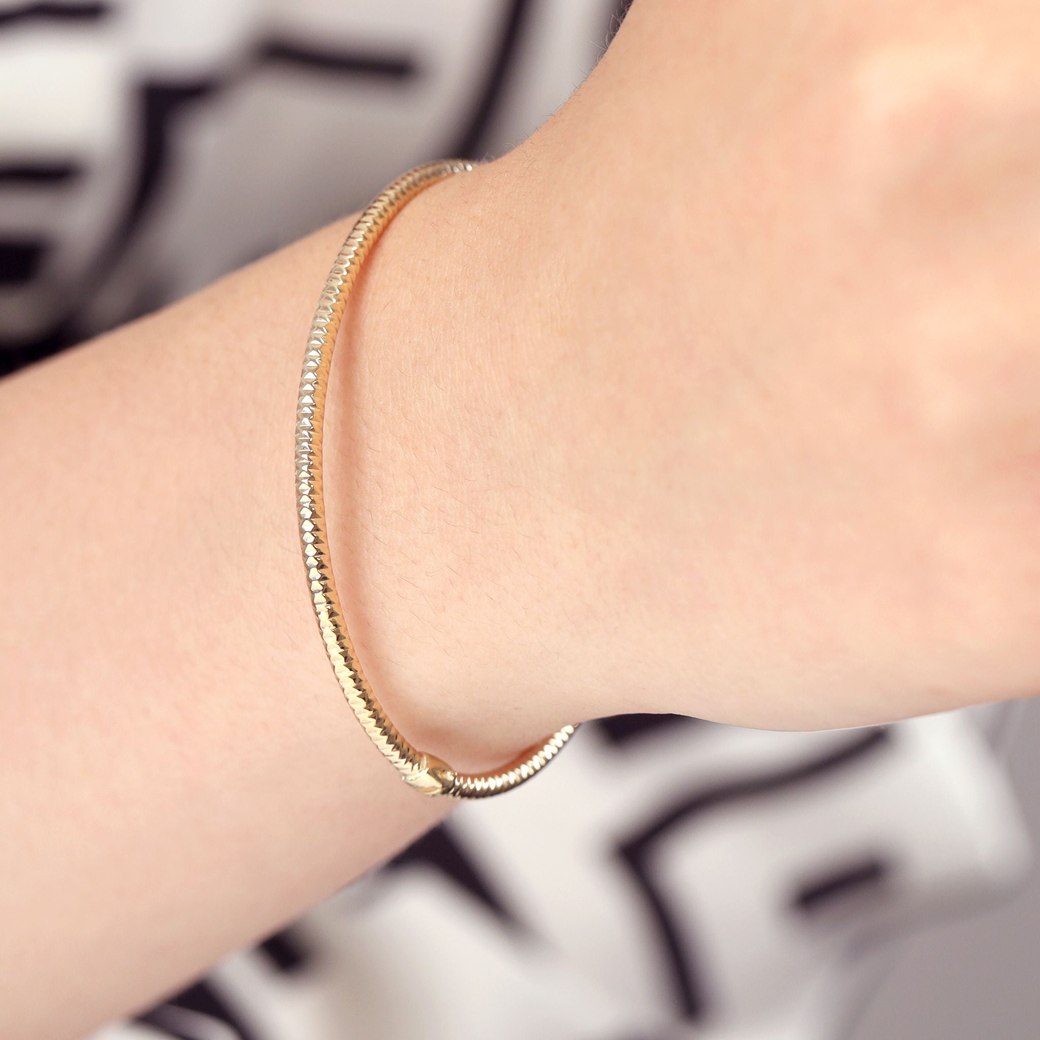 9ct Yellow Gold Textured Bangle