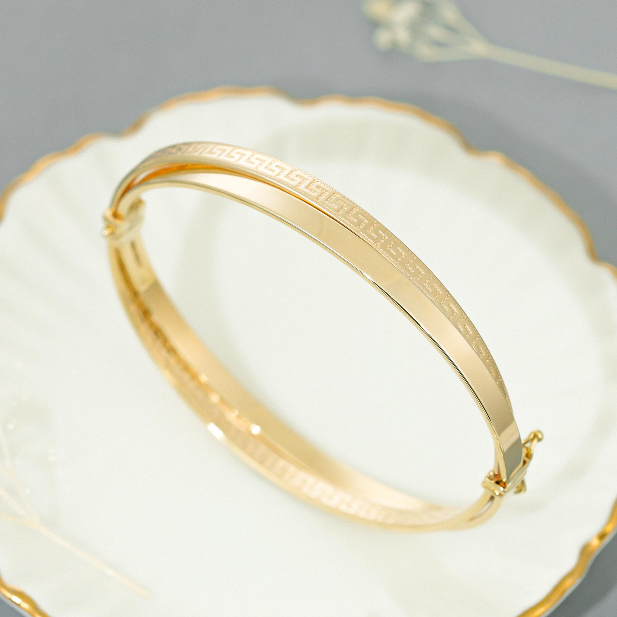 9ct Yellow Gold Crossover Design Bangle