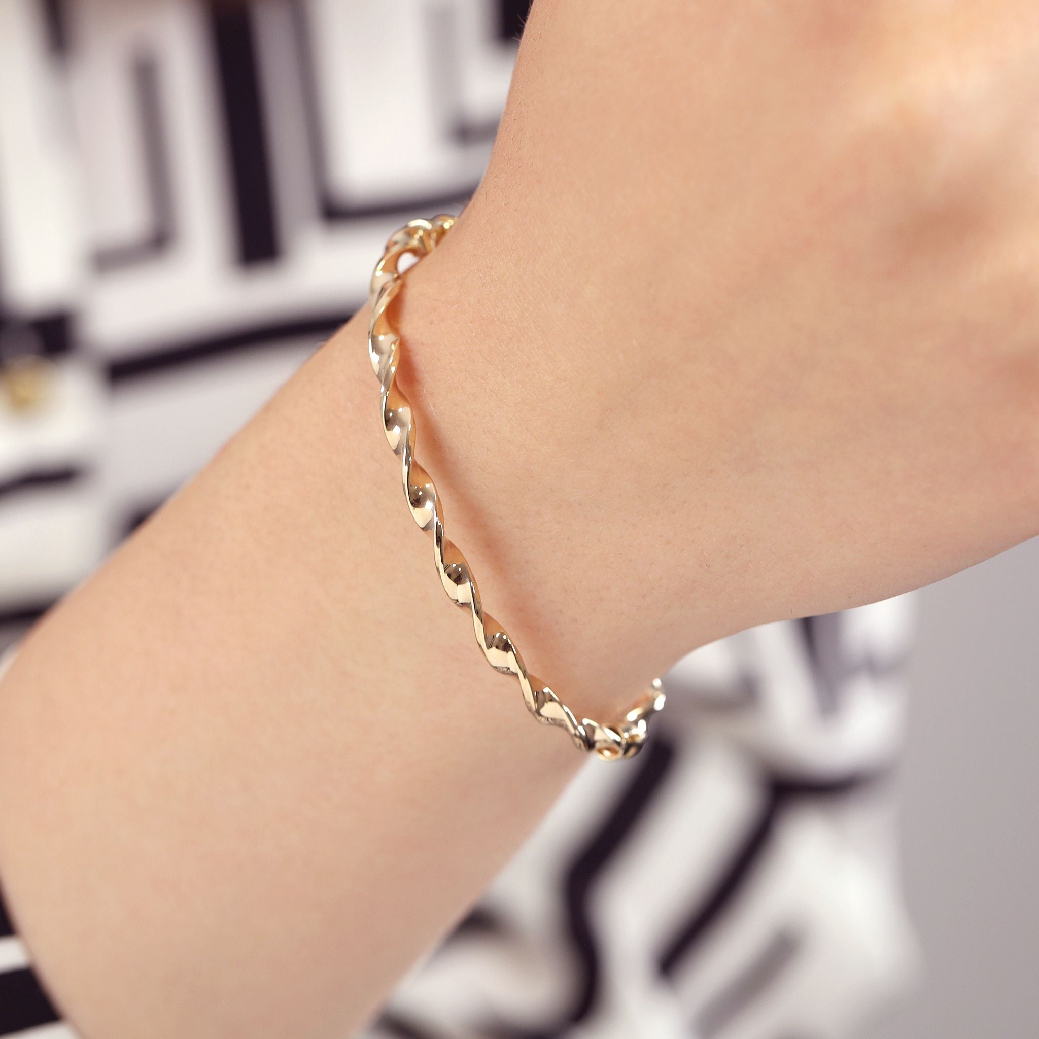 9ct Yellow Gold Fancy Bangle